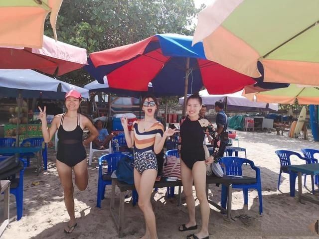 孙燕姿|孙燕姿穿丁字连体泳衣,身材热辣,和印尼老公婚后好甜