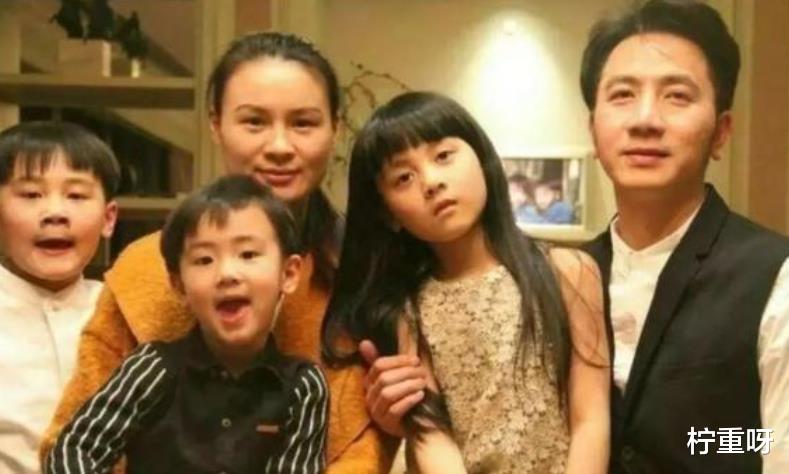 柠重呀|林生斌和女儿生前合照曝光，父女合照尽显冷冰冰，被质疑不合常理