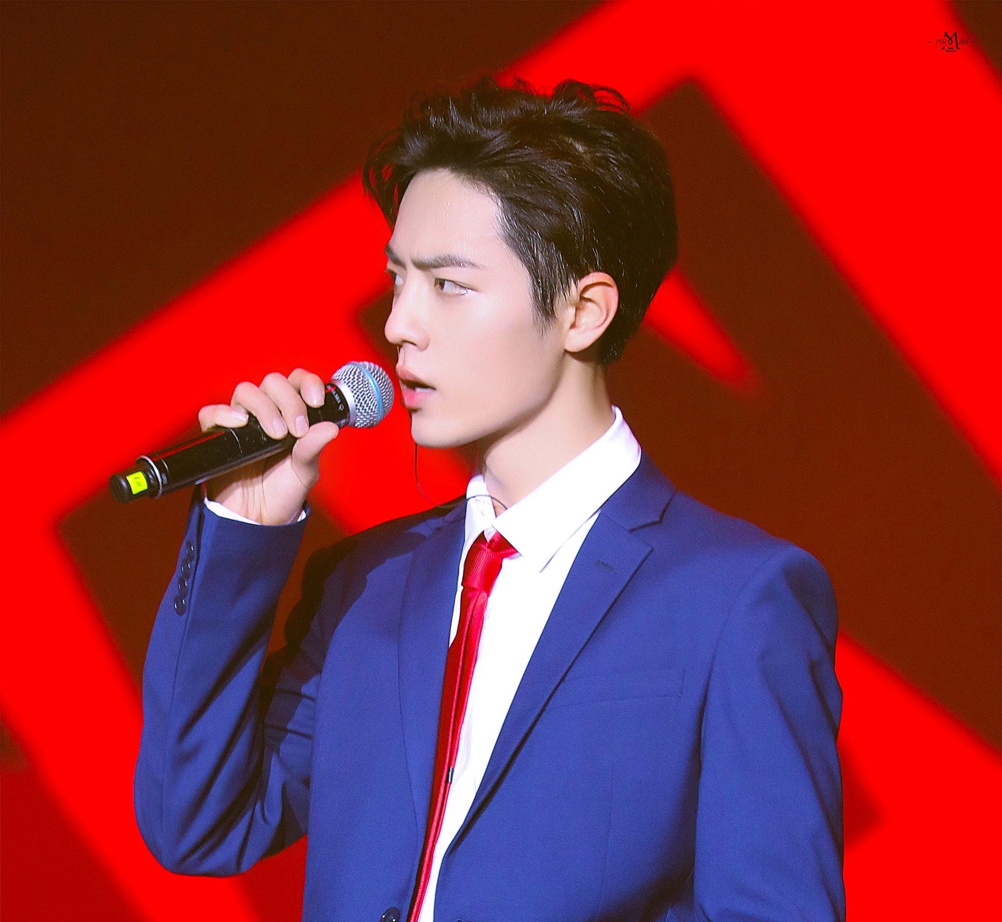 街拍|非正式跨年派对名单有肖战！携手多位搭档同送祝福，粉丝很期待