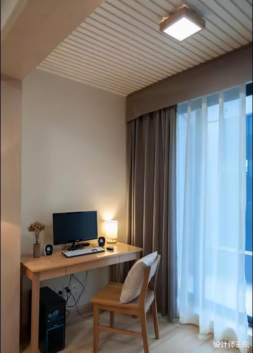 阳台只能铺瓷砖？时尚的年轻人都不喜欢这种设计了，看着就很土