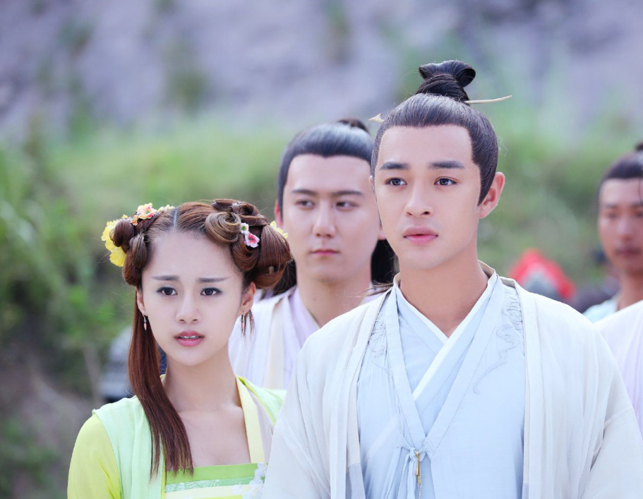 谭松韵|被赵丽颖带红，谭松韵曾给她作配，不过三年时间就糊到查无此人了