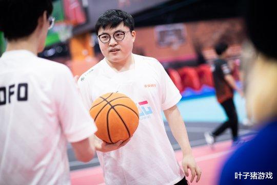 zwuji|LPL选手大会zwuji受伤，春季赛报销？网友：团建是打工人一生之敌