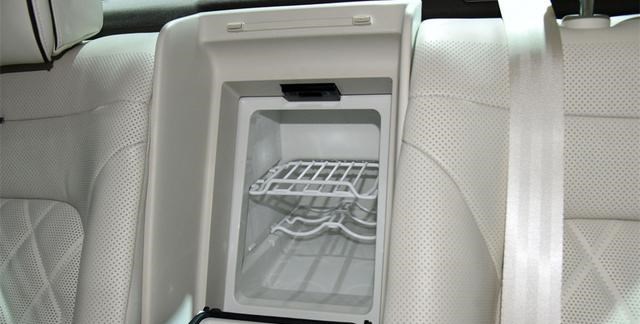後排帶冰箱的“豪華”車，軸距超3米配5連桿獨懸，連霧燈都是LED-圖5