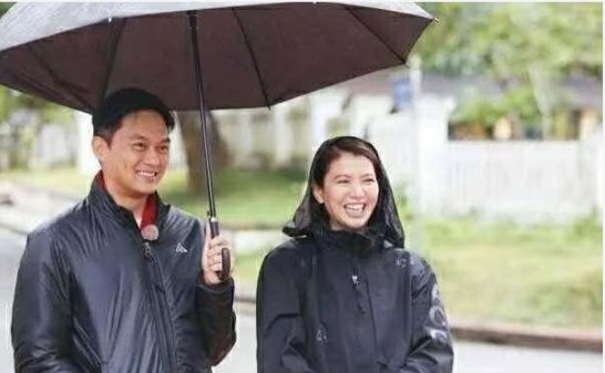 张智霖|老师怀疑学生家庭有问题，要求去家访，见后发现全家都是当红明星