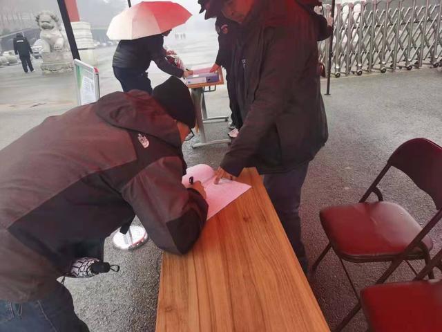 千山晚报 18万人次！清明小长假鞍山墓园迎祭扫大军