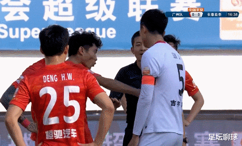 鄭智|中超爆發(fā)口角沖突！主帥鄭智發(fā)飆，指著對方鼻子罵人，主裁判沒掏牌