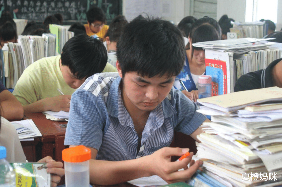 夏橙妈咪|2021高考复读人数再创新高，已经达到187万，其中不乏高分复读生