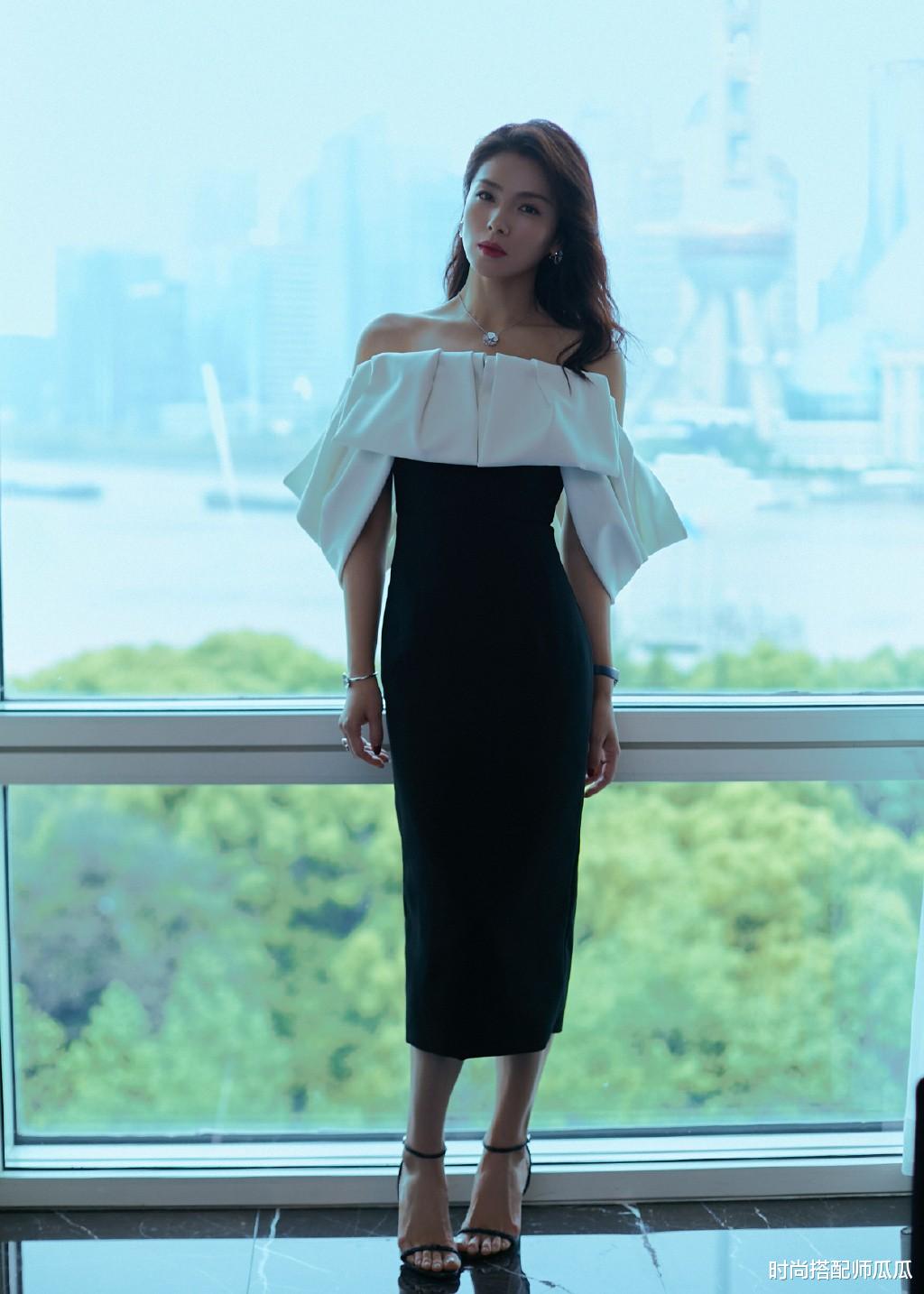 李佳琦|?刘涛真会穿，一身蓝色鱼尾裙+蓝皮衣很时髦，温柔动人还高级