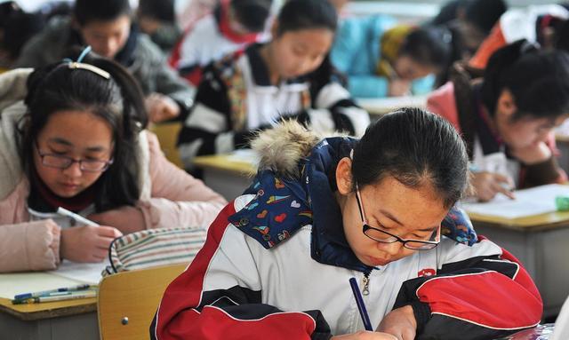 小敏的夏天 河北某中学要求学生家长“志愿”监考，网友评论：要不要帮着批卷