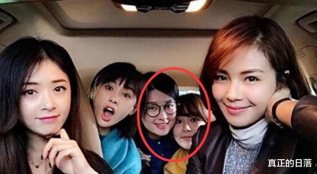 杨紫|时隔四年，乔欣与杨紫《萌探》同台，离开“电视滤镜”颜值对比真实