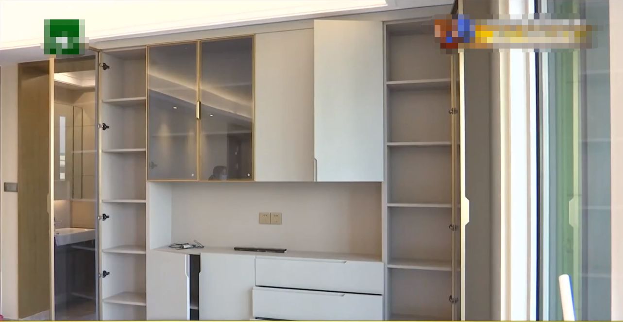 杭州：女子花9万多定制衣柜，瑕疵不断，店员表示很难一步到位