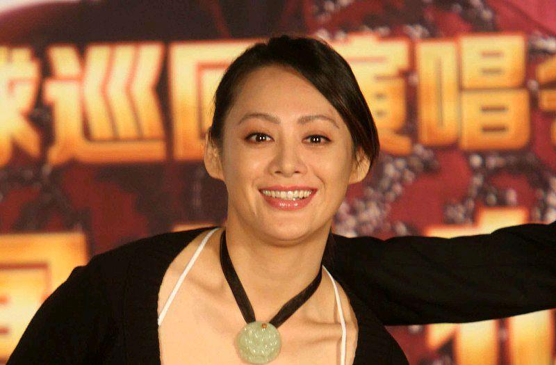 苍井优|限籍令让外国明星傻眼，张铁林回应充满求生欲！