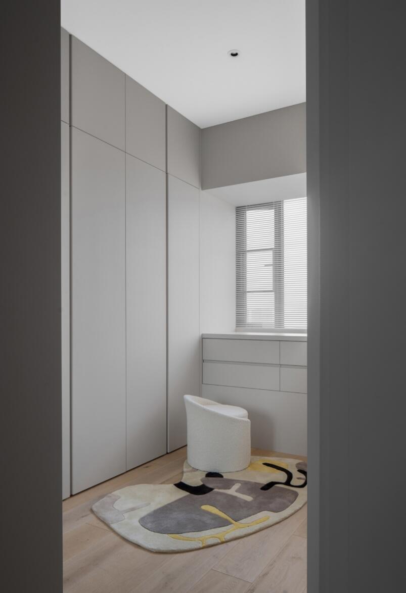 难怪低饱和度色彩越来越流行,看了她160㎡大宅后,确实很温馨