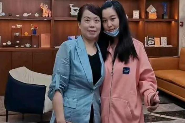 江疏影|杜新枝大闹许敏单位后，田静回复大家关心留言，称许妈现在很安全