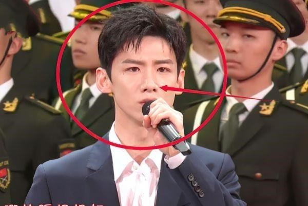 滤镜|五四晚会无滤镜，白敬亭油光满脸，李沁圆润，没想到她却成了颜霸