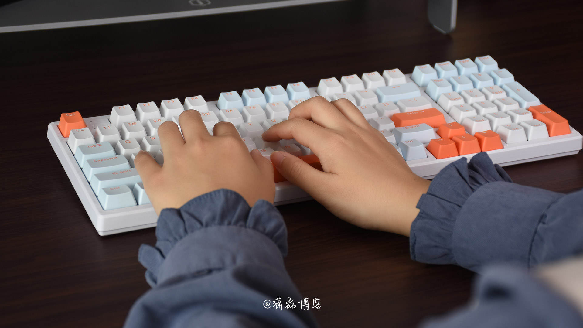 机械键盘|高斯HS98T机械键盘:三模多连,TTC红轴,还有更多未解锁属性