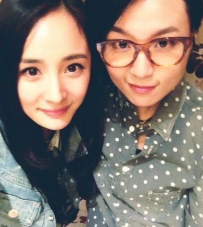 周笔畅|杨幂为好友周笔畅庆生，超女时期就是粉丝，笔笔还是小糯米干爹