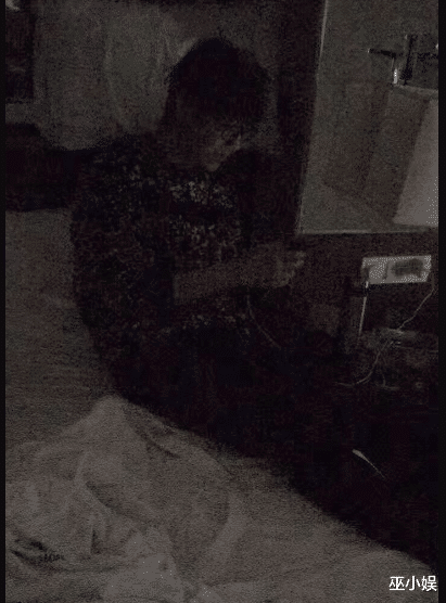 许嵩|歌手许嵩人设崩塌？被爆私生活混乱，睡了粉丝后将其拉黑？