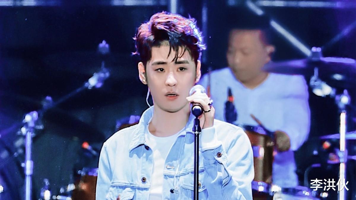 张云雷|德云社最受宠弟子张云雷，十年蜕变化成蝶，与师娘王惠关系不一般