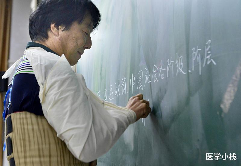 医学小栈|养骨“明星”找到了，不是豆腐，少吃2种食物，骨头或越来越健康