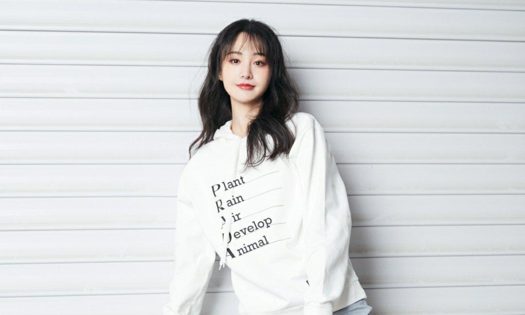 树叶飞舞 娱乐圈热搜人物,了解“郑爽”演艺经历第十三集