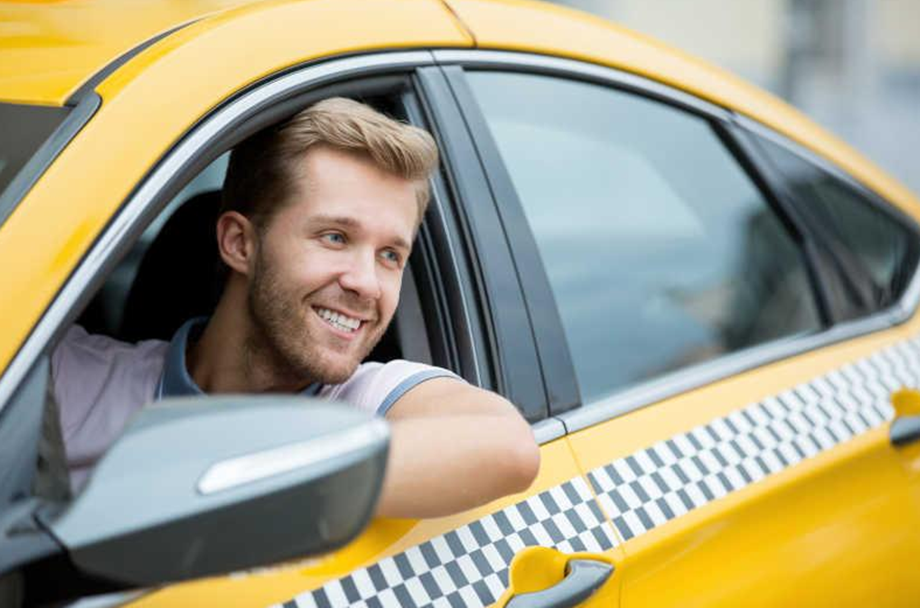 劳斯莱斯|50岁富婆招男司机，开百万劳斯莱斯月薪10万，4点要求劝退众人