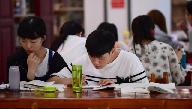 家有二宝育儿|读大专的学生算不算大学生?众人看法不一,教育部门做出如此回答