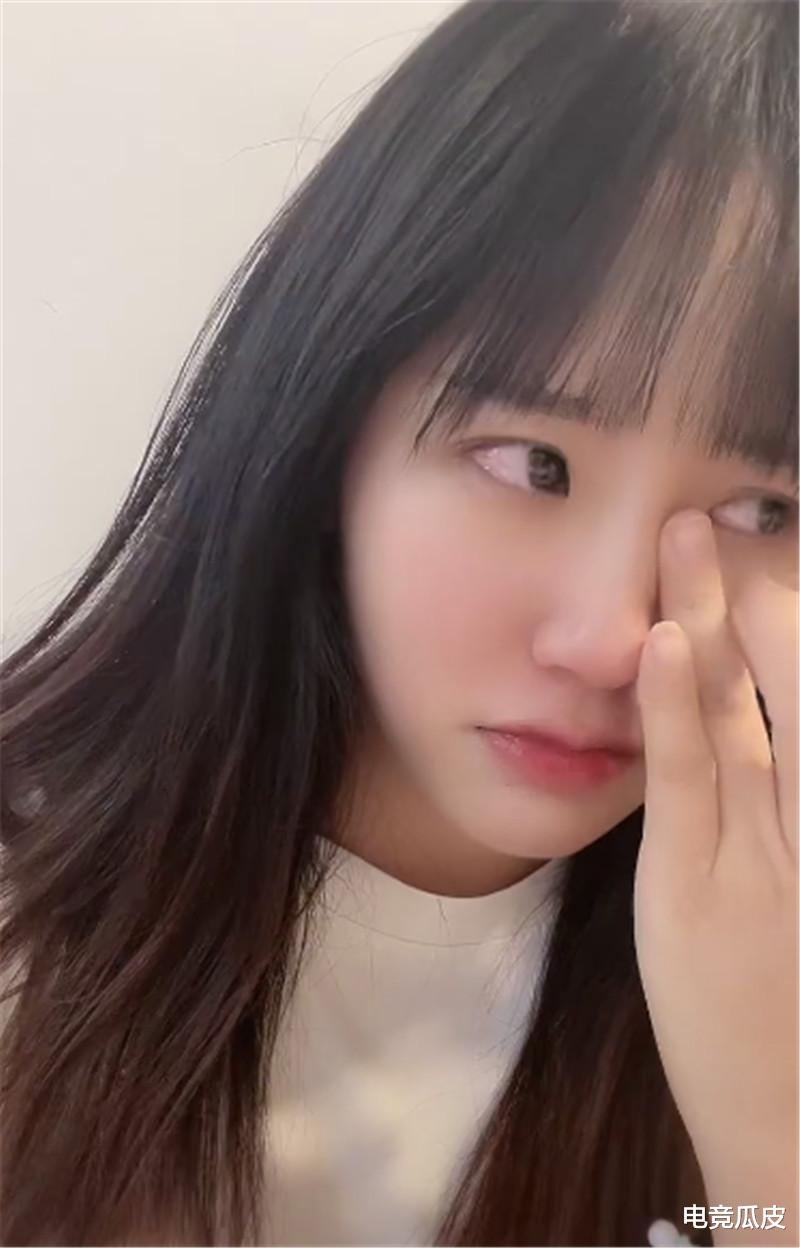 |腐团儿后退再出经典，“尺子”袜曝小短腿，网友：还是小雪吖真诚