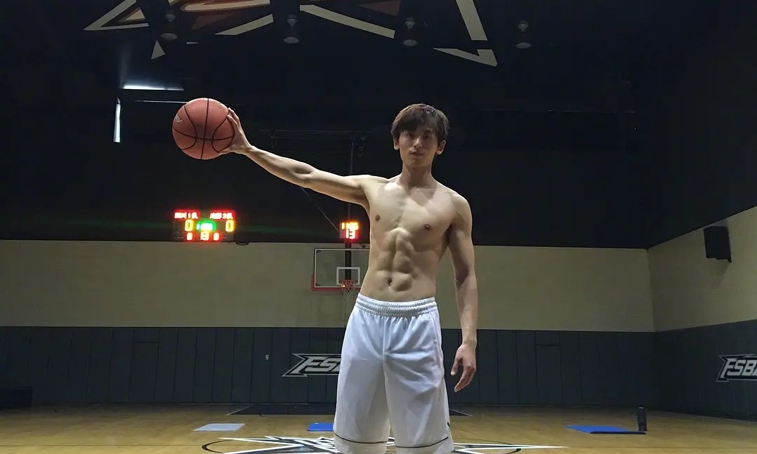 张哲瀚|张哲瀚被曝求婚王佩雯?华晨宇吴亦凡接连塌房,内娱男星行不行