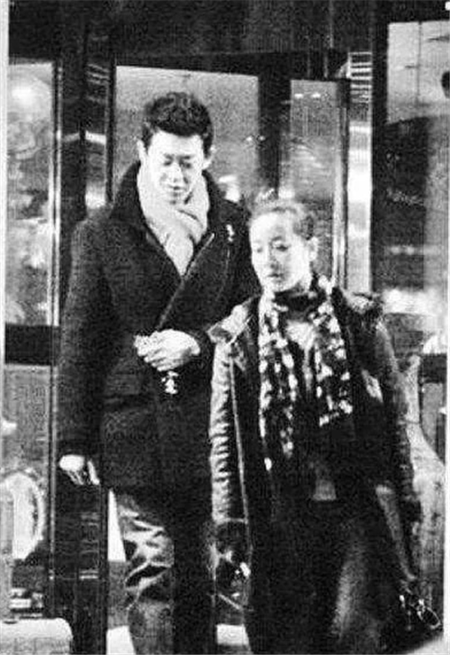 陈小艺|国家一级女演员，婚后被多次拍到“出墙”行为，丈夫却隐忍11年