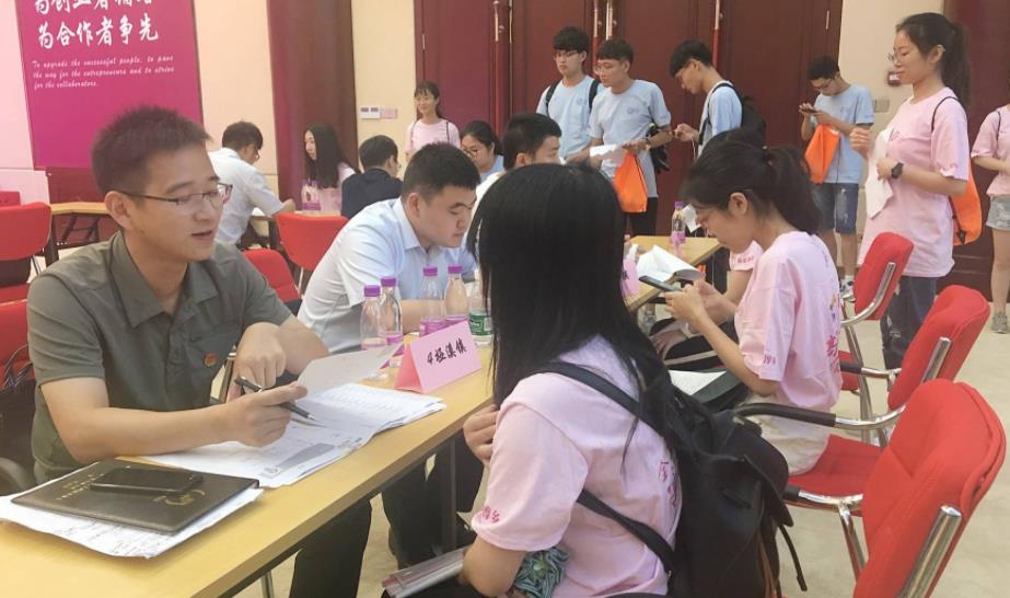 演绎|“我们不招三无家庭的本科生”,大公司HR的这句话,虽扎心却现实