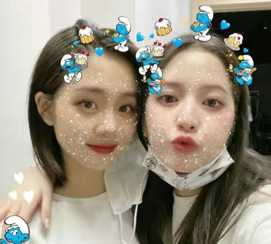 黄忆慈|15岁的黄多多和欧阳娣娣合影，却被网友发现她的身高直逼何炅