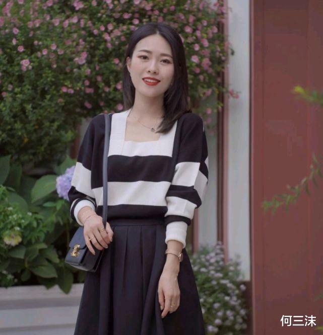 何三沫|秋季穿搭可以选择休闲款，简单基础的服装款式，也能诠释女性的美