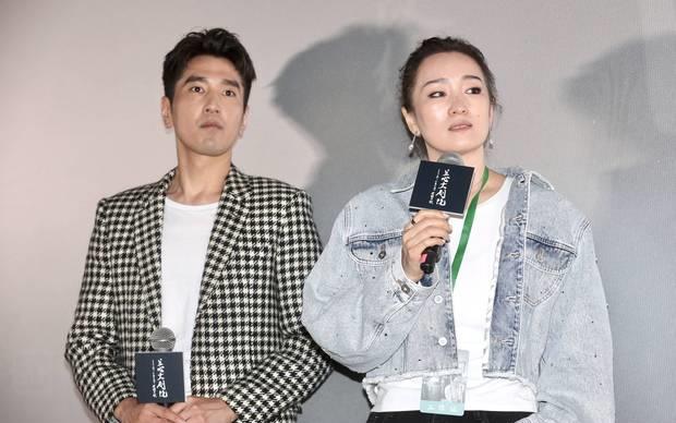 巩俐|巩俐被叫“巩皇”忙说不要，和张颂文相互感谢对方表演上的帮助