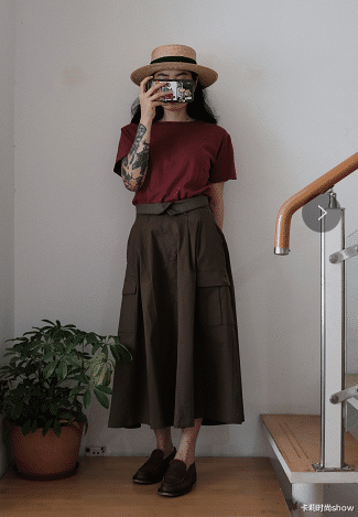 卡莉时尚show|早秋裙子不用多买,有件“伞裙”就够了,遮肉显瘦,还十分精致