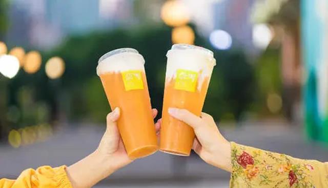 长脖子爸比说|十店九亏的网红产业，每天仍有上万新玩家入场，消费者的钱呢？