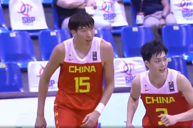 日本队|日本末节崩盘！中国队三连胜，周琦18分12板，周鹏8分钟5犯被罚下