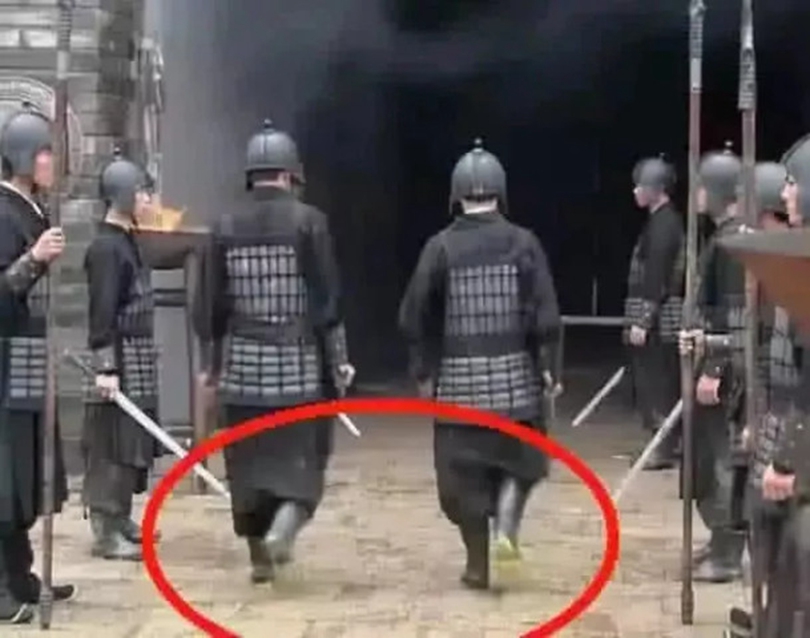 穿帮镜头|影视剧中的穿帮镜头，笑到我肚子痛，网友：有一种想打导演的冲动