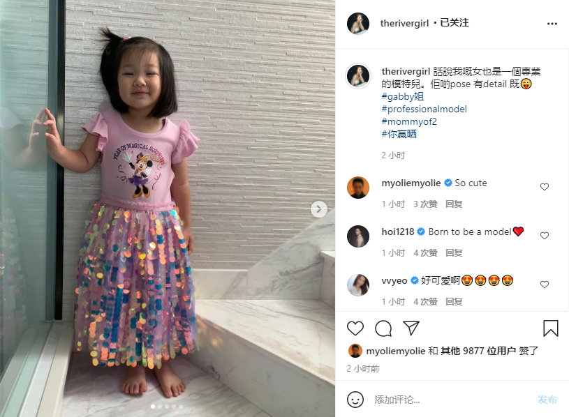 李亚男|李亚男晒大女儿美照，赞gabby是专业模特儿，拍照摆姿势超多细节