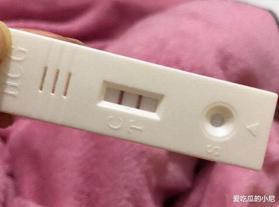 医生 66岁大妈验孕出“两条杠” ？丈夫居然不知道？得知结果后崩溃了