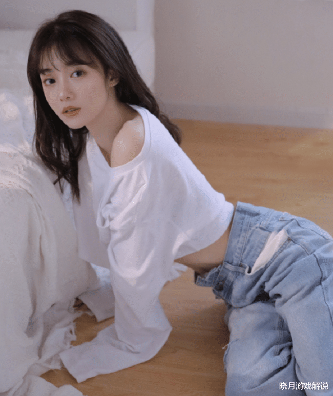rookie|LPL女主持小钰晒写真照，小蛮腰酸倒一众女生，粉丝喊话rookie