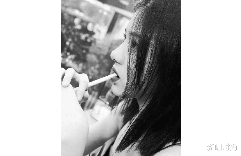 新咖时尚|汪峰大女儿颜值“逆袭”，穿小吊带留披肩发，“女团气质”满分！