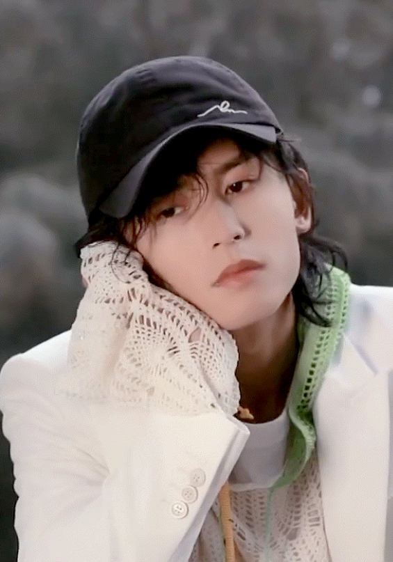 张哲瀚|张哲瀚粉看中费渡角色，嘲张新成锥子脸，但放出的图属实高估了