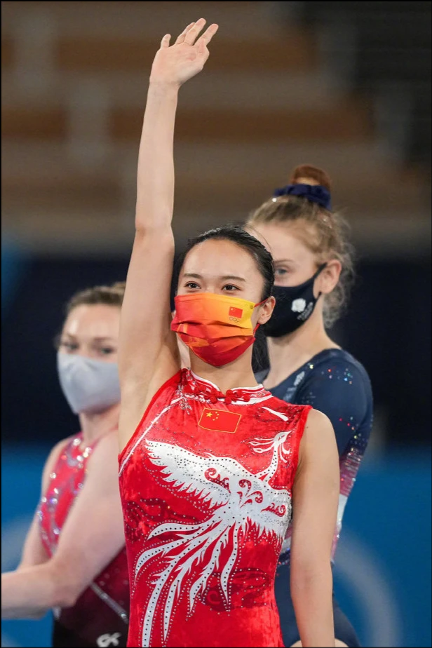 时尚风行派|中国风元素太百搭了！价值11万的和服绣满牡丹长城，黑色底面超美