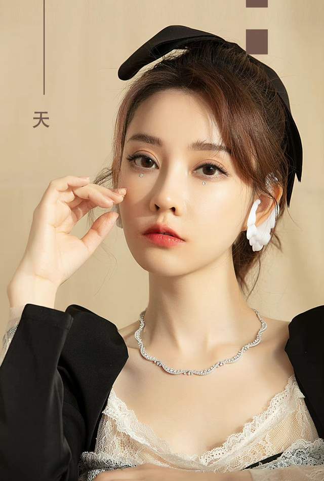 李健|冯提莫直播间演唱《时光洪流》,绝美转音实力好强,期待实体专辑