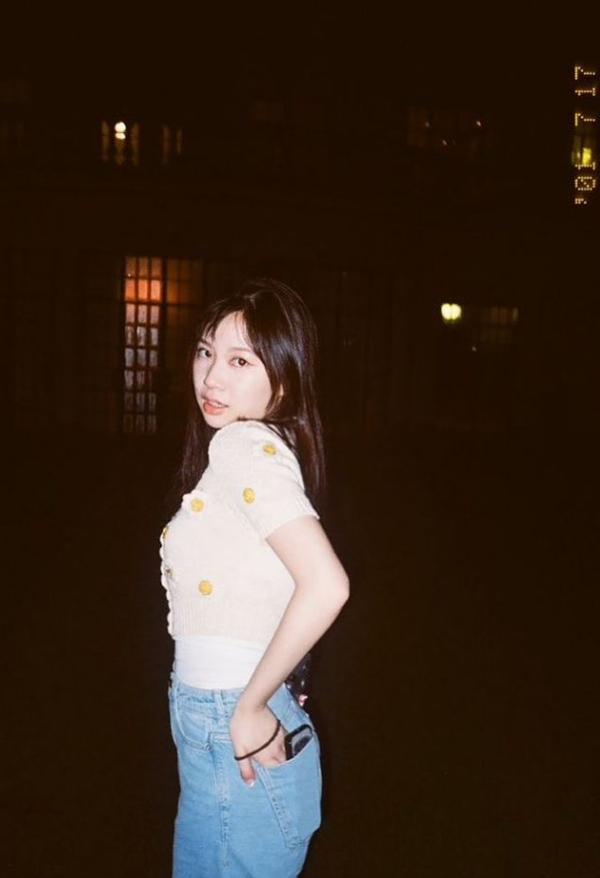 百里弘毅|甄子丹娇妻晒家人合照,不敢相信子女身高赶上自己,17岁女儿颜值高