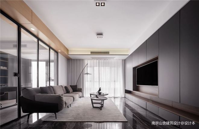 |明净、含蓄、敛藏的灰色家
