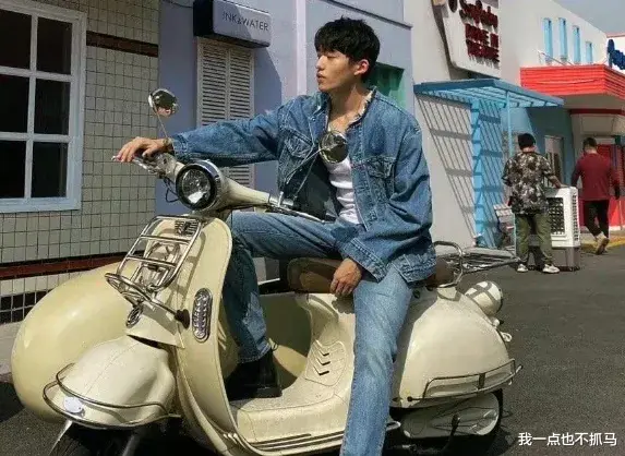 明星素颜|34岁的女顶流又换男友,新欢小10岁,这次会翻车吗?