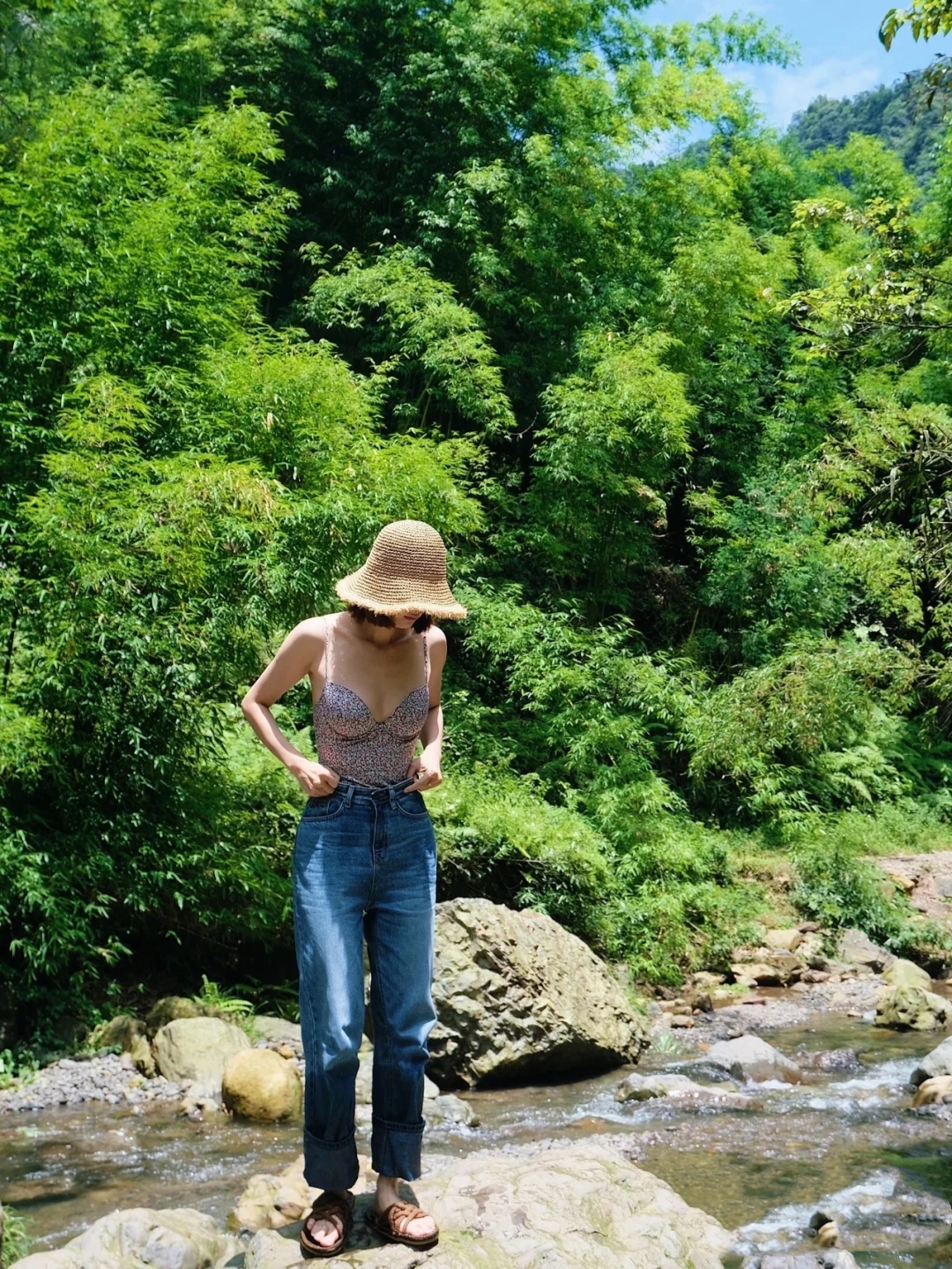 27君|野游，怎么能少得了漂亮的泳装和渔夫草帽，就算穿泳衣也要把它搭配到最时尚！