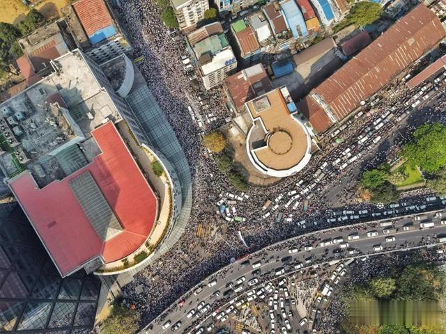 今天，緬泰邊境大其力，幾乎全城民眾參與示威-圖8